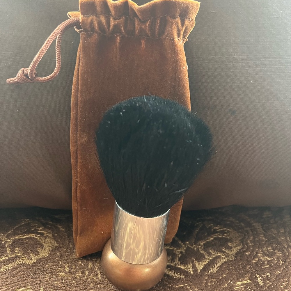 Arbonne Kabuki Brush & Pouch